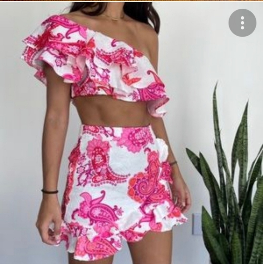 SHEIN 2-Piece Ruffled Set Mini Skirt & Crop Top Pink/White Sz L